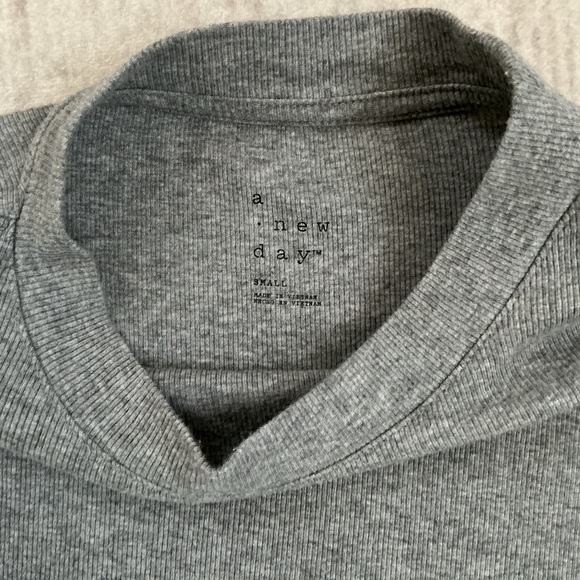 Gray Ribbed Short Sleeve T-Shirt - Picture 2 of 3